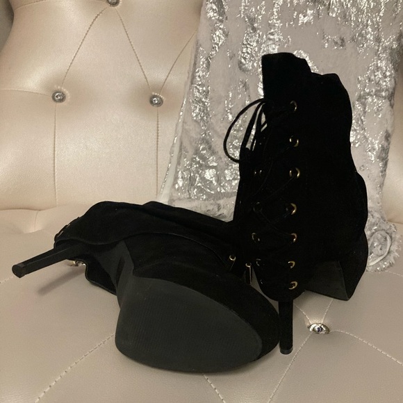 NEW Colin Stuart Black Faux Suede Corset Back Platform Ankle Boots Size 11B - Picture 2 of 9